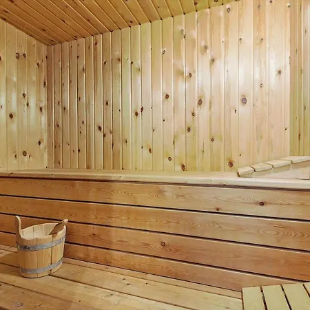 2801-romo-helmusager-4